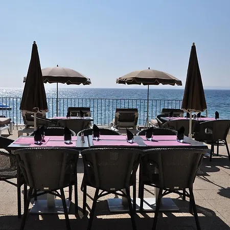 De La Hotel 3*