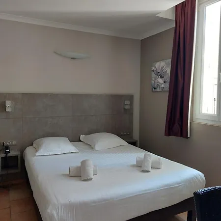 De La Hotel 3*