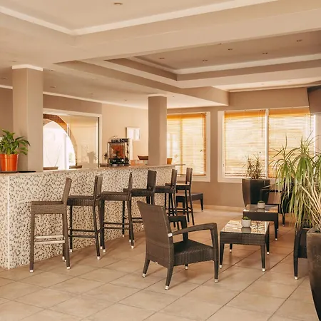 De La מלון 3*