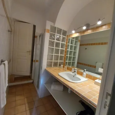 De La Hotel 3*